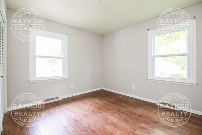 Building Photo - 402 E Stronach Ave