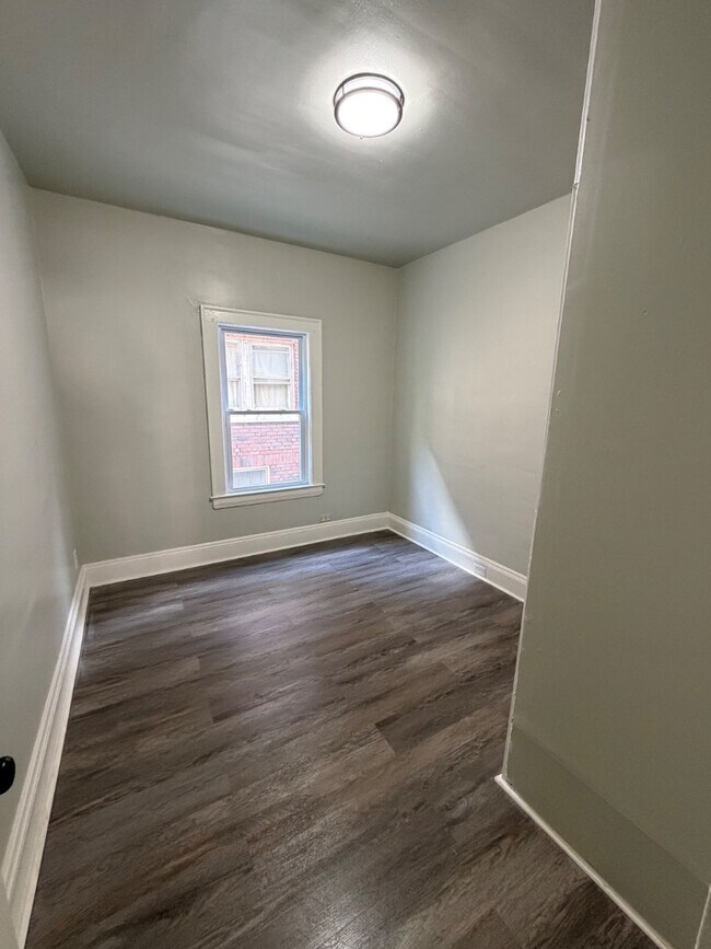 Building Photo - 929 Thornhill Dr