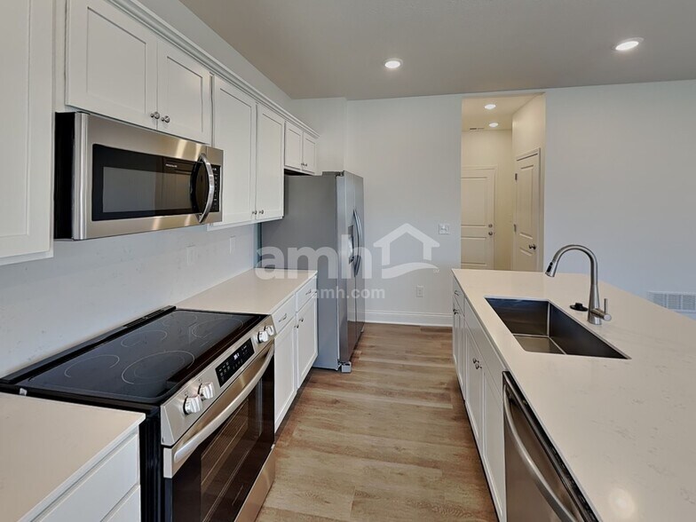 Building Photo - 1004 Heritage Blvd