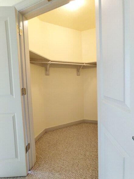 Building Photo - 777 7th St NW