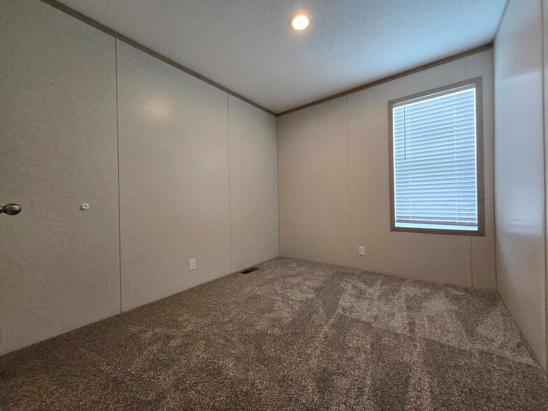 Building Photo - 29752 Jamestown Dr