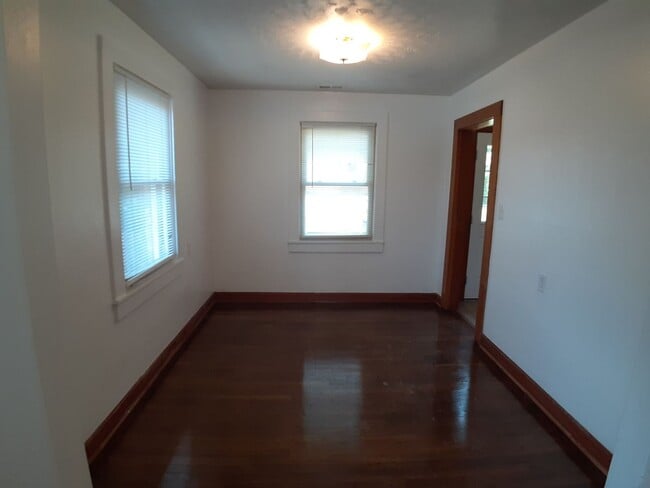 Building Photo - Radford, 2 BR / 1 BA, Available