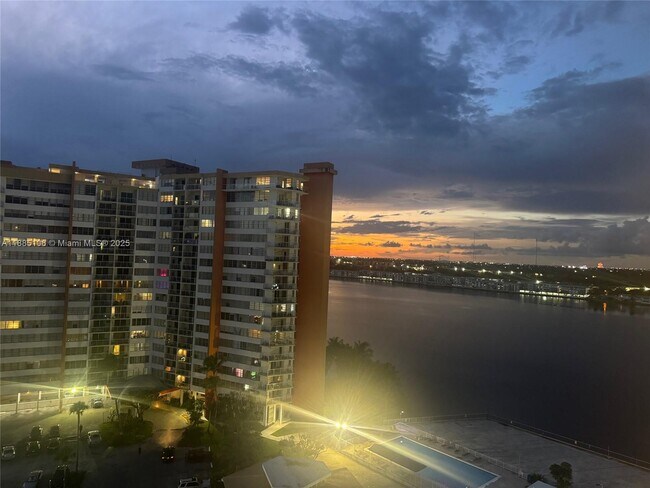 Building Photo - 1351 NE Miami Gardens Dr