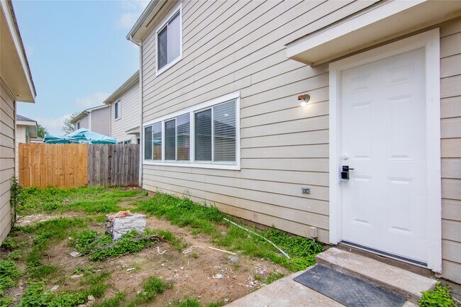 Building Photo - 20911 Young Meadows Way