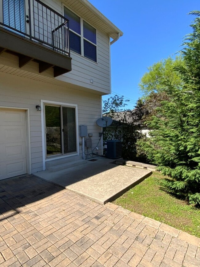 Building Photo - 2bd 2.5ba Townhome in Germantown/Neuhoff District