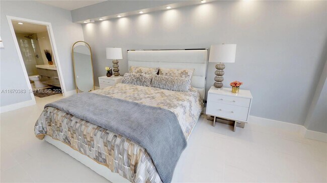 Building Photo - 5601 Collins Ave