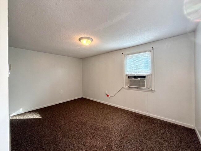 Building Photo - 1405 Webb Ridge Rd