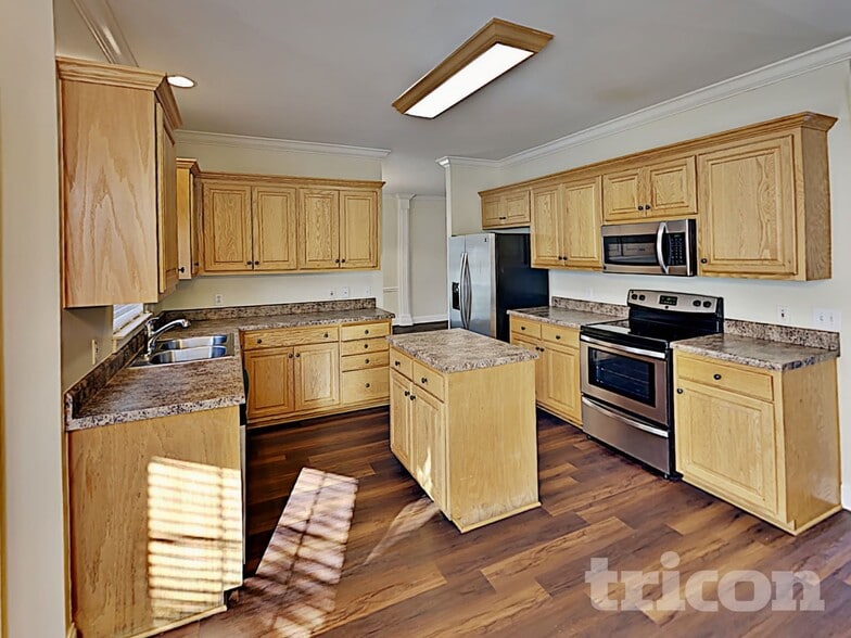 Building Photo - 1705 Walden Ct