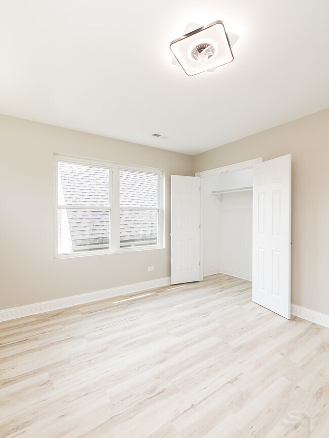 Building Photo - 1044 N Springfield Ave