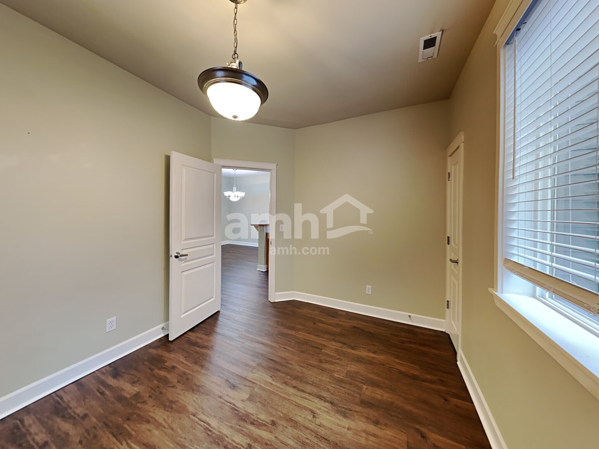 Building Photo - 129 Wild Rose St