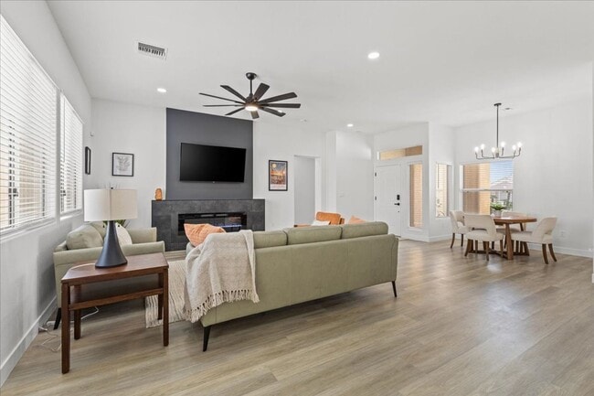 Building Photo - Serene Retreat Furnished 2 Bedroom Sun City Summerlin Home