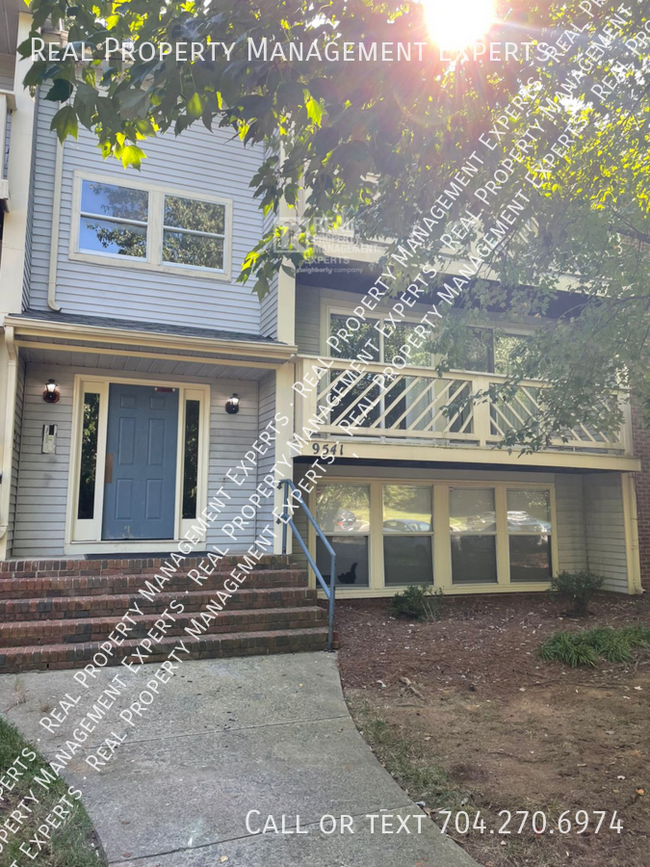 Building Photo - Beautiful 2 Bed 2 Bath Condo close to UNCC!