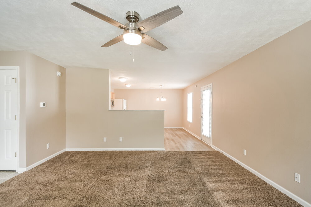 Building Photo - 952 Ravine Dr