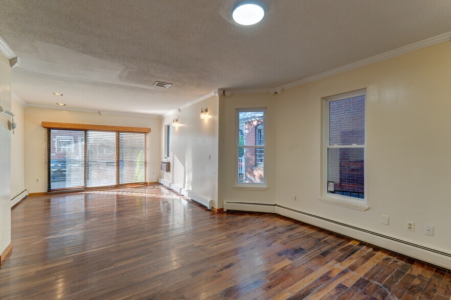 Building Photo - 26 Lynwood Pl