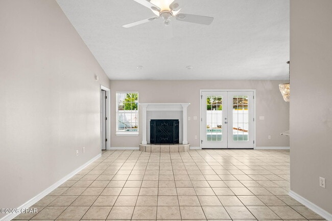 Building Photo - 615 Poinsettia Ct