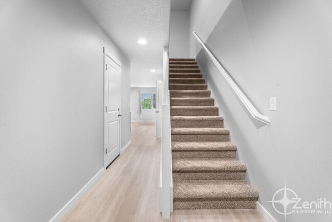 Building Photo - 4712 NE 37th Ct