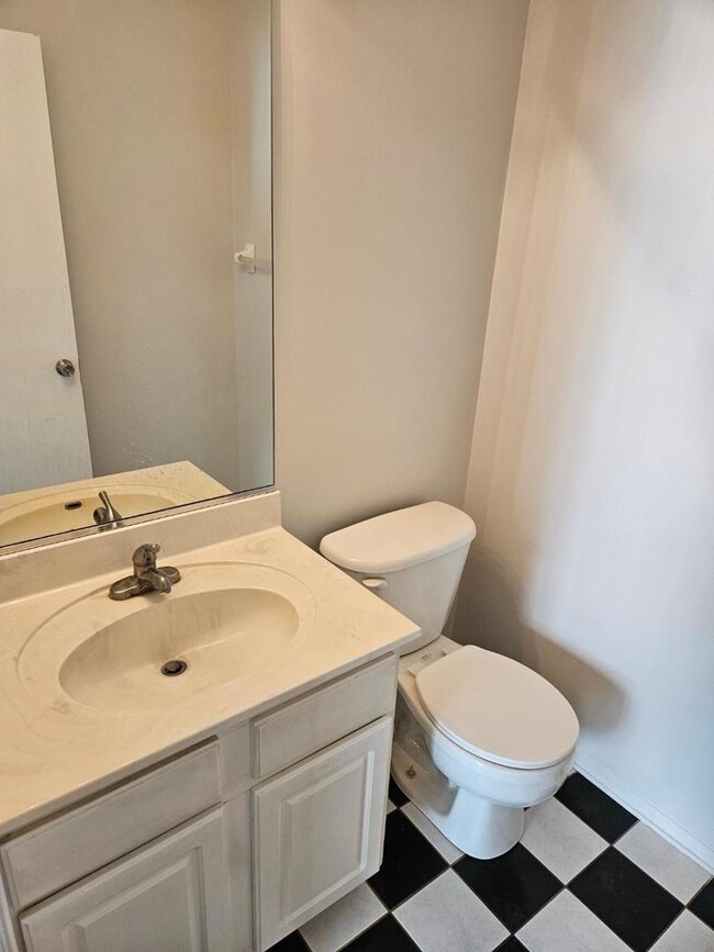 Building Photo - 10 Ronan Ct