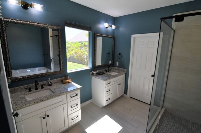 Building Photo - Zachary School District!  Trendy, 3 bedroom, 2.5 bath home in coveted Marshall Bonds Subdv