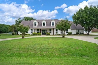Building Photo - 890 Topaz Ln