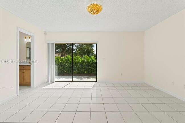 Building Photo - 11044 SW 128th Ct