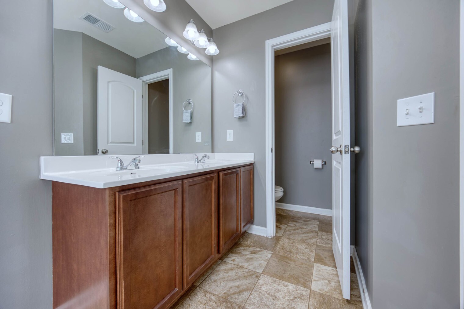 Building Photo - 765 Compass Trl