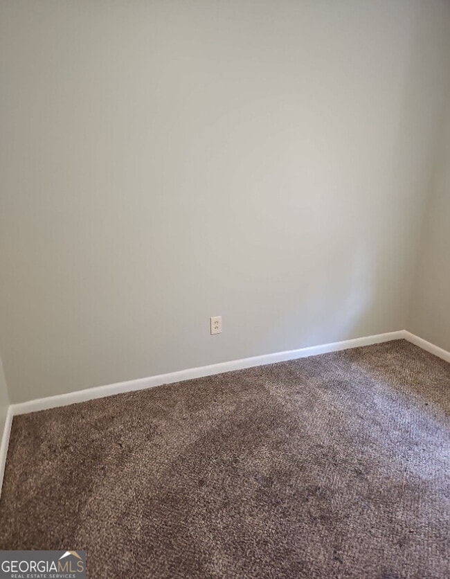 Building Photo - 6494 Lower Dixie Lake Rd