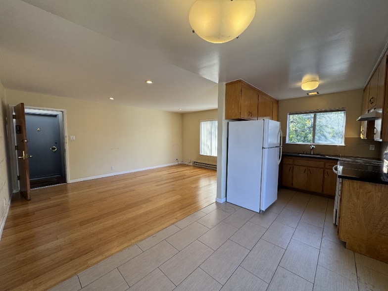 Building Photo - 860 Prospect Row