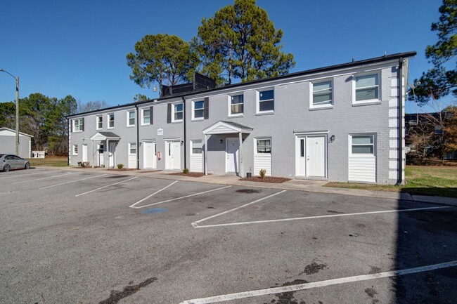 Building Photo - Beautifully Renovated 2 Bedroom Townhomes ...