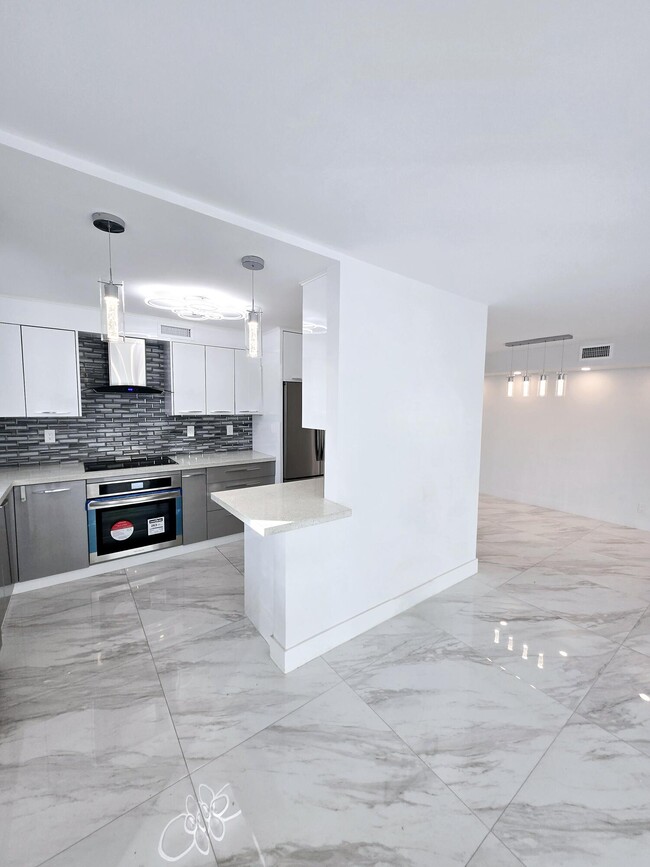 Building Photo - 137 Golden Isles Dr