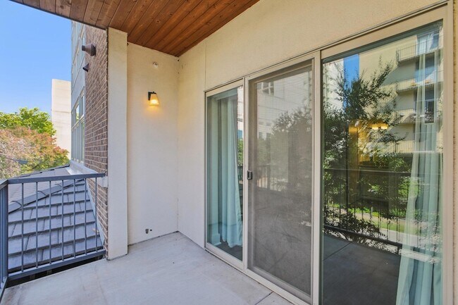 Building Photo - 908 Nueces St
