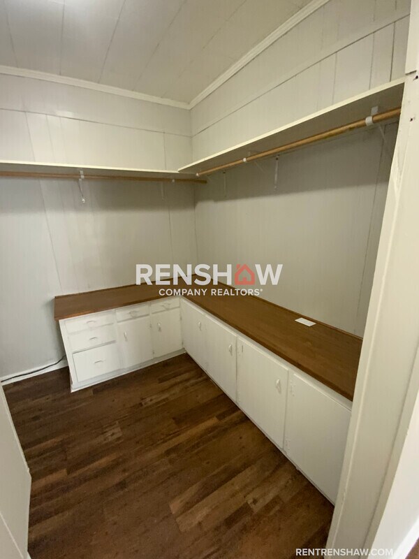 Building Photo - 212 N Poplar St