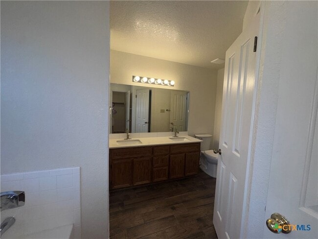 Building Photo - 1801 Thomas Ct