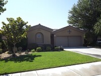 Building Photo - BEAUTIFUL SINGLE STORY HOME IN GUARD GATED...