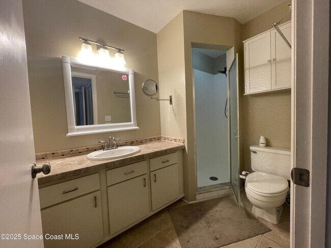 Building Photo - 4890 Lake Waterford Way W