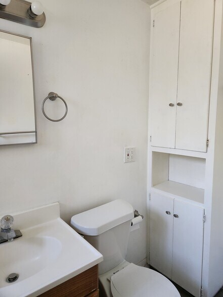 Building Photo - 840 30th St