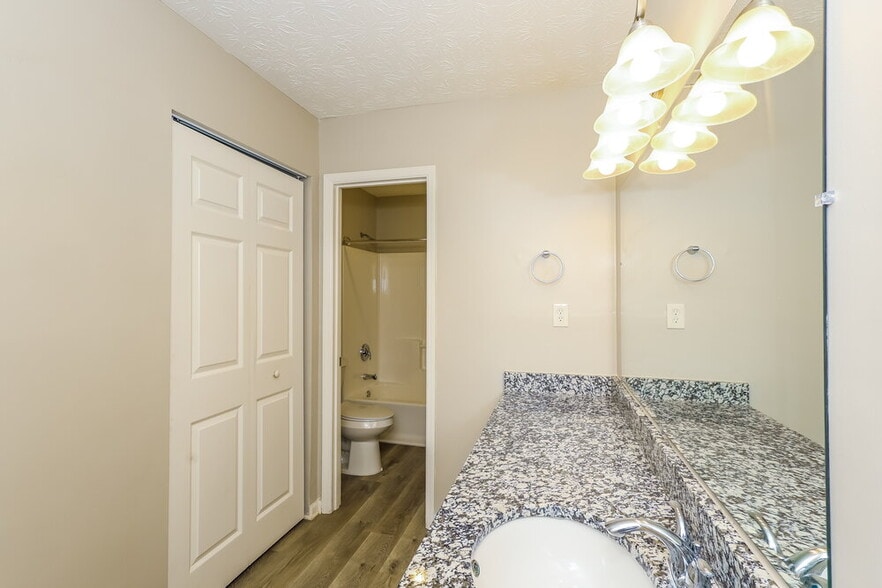 Building Photo - 9185 Sunset Dr