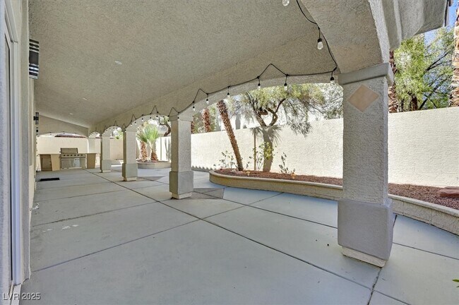 Building Photo - 8864 La Manga Ave