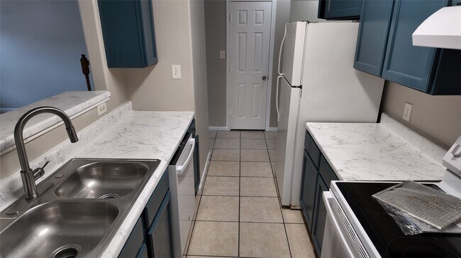 Building Photo - 3032 La Estancia Ln
