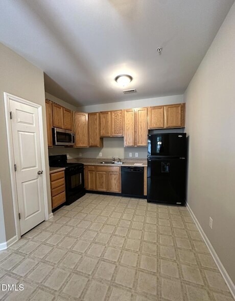 Building Photo - 2210 Valley Edge Dr
