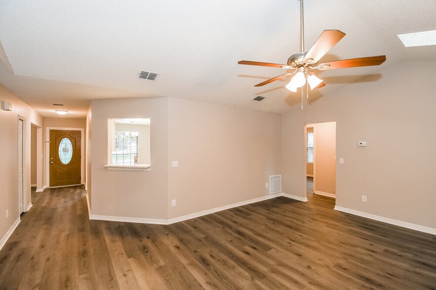 Building Photo - 3667 Lumberjack Cir N