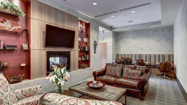 Building Photo - 925 N Garfield St