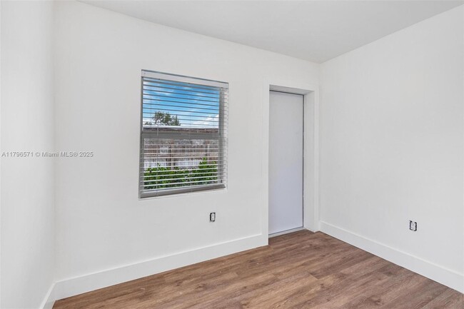 Building Photo - 5931 SW 64th St