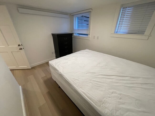 Building Photo - Large Private Bedroom / Furnished! Beautifully Renovated Shared Irvington Apartment Home!