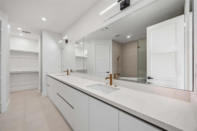 Building Photo - 513 Archer St