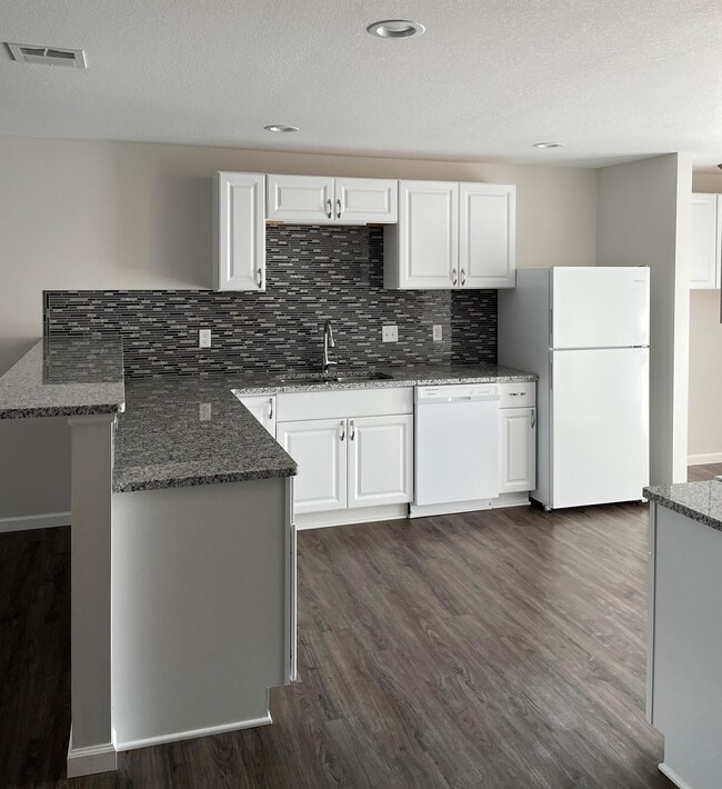 Building Photo - 122 S Russell Ave