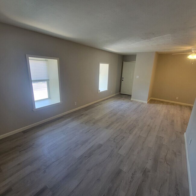 Building Photo - 103 White St