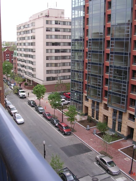 Building Photo - 1001 L St NW