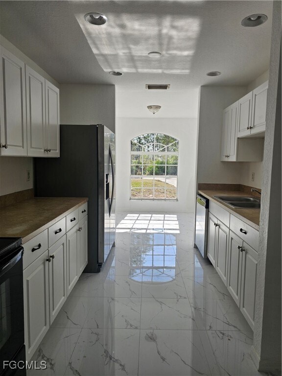 Building Photo - 1127 Croquet St E