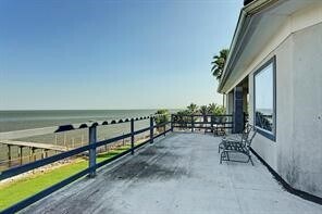 Building Photo - 135 1st St