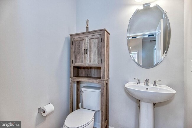 Building Photo - 208 Croft Square